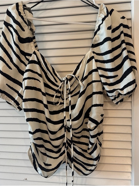 H&M Tops - H&M Black & Cream Striped Puff-Sleeve Tie-Front Top